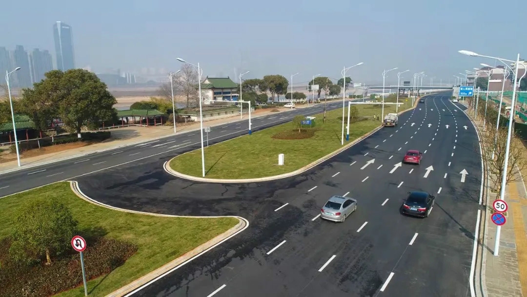 “不堵車了，通過時間至少縮短了三分之二” 沿江中北大道提升改造（一期）工程主線通車方便市民出行